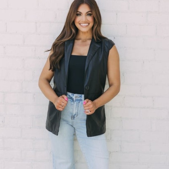 Becca Sleeveless Blazer - Picture 2 of 7